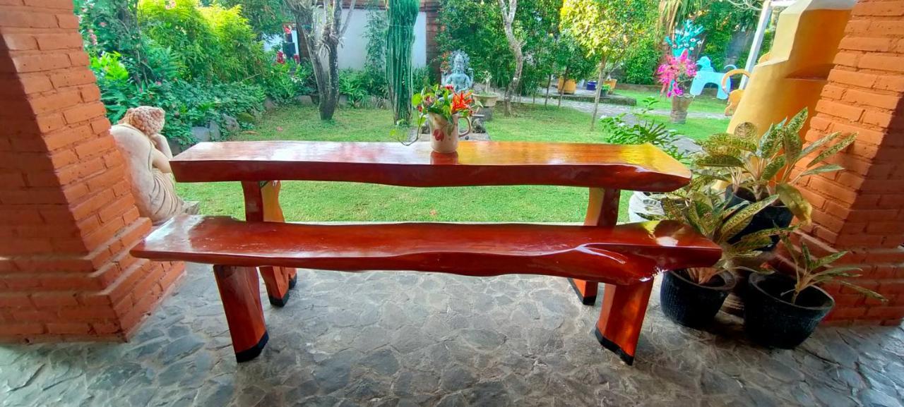 Tunjung Guest House Lovina Beach Pabean Buleleng エクステリア 写真