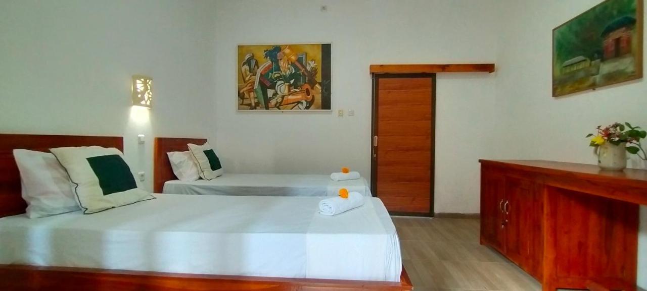 Tunjung Guest House Lovina Beach Pabean Buleleng エクステリア 写真