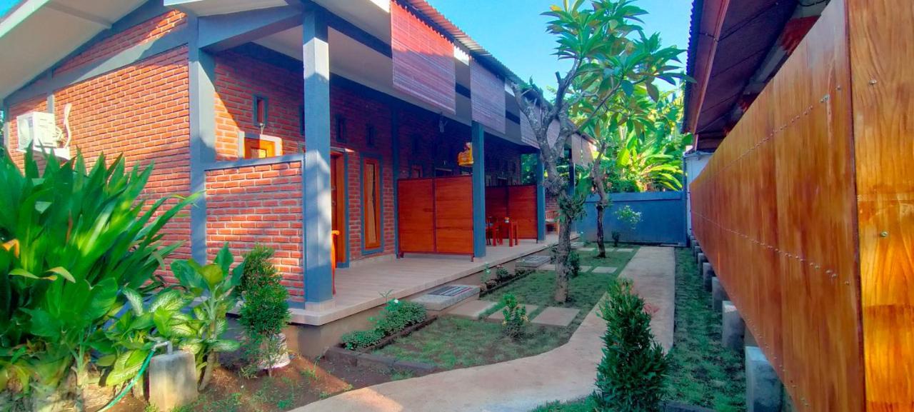 Tunjung Guest House Lovina Beach Pabean Buleleng エクステリア 写真