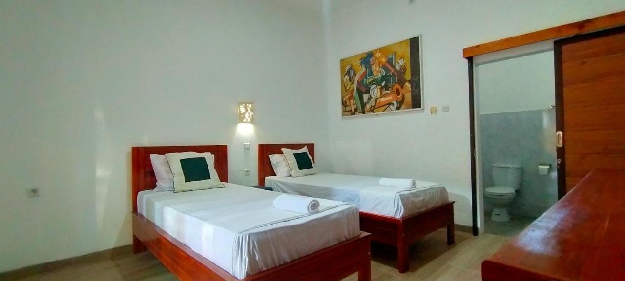Tunjung Guest House Lovina Beach Pabean Buleleng エクステリア 写真