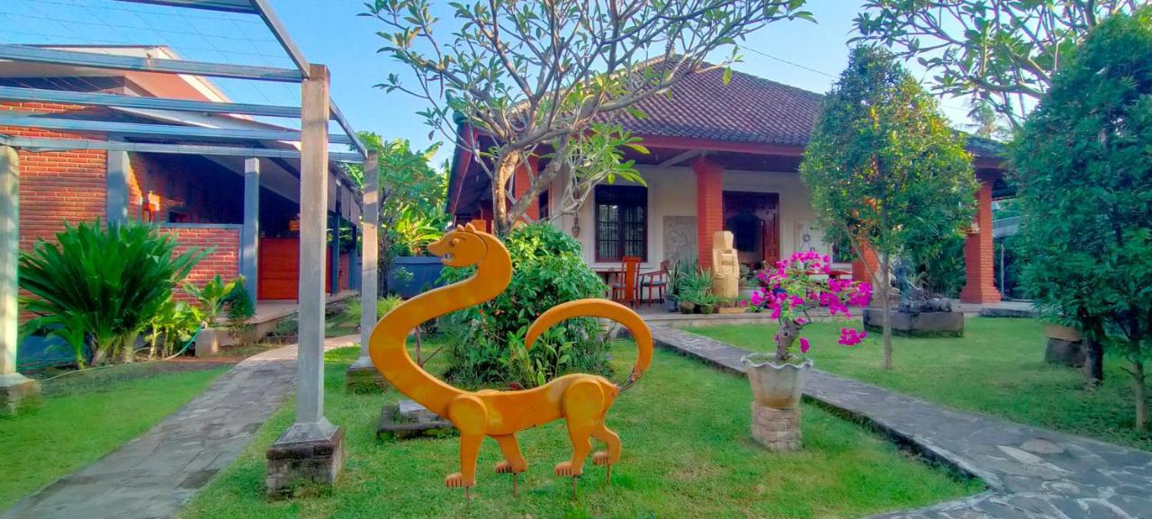 Tunjung Guest House Lovina Beach Pabean Buleleng エクステリア 写真