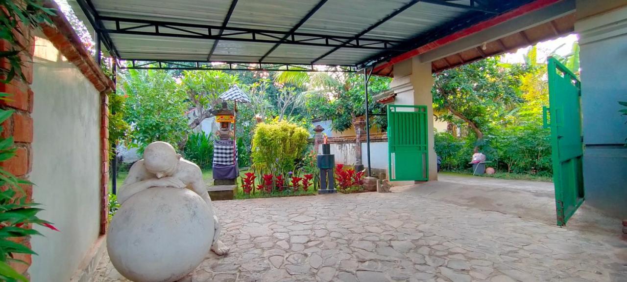 Tunjung Guest House Lovina Beach Pabean Buleleng エクステリア 写真